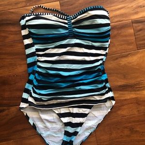 Tommy Bahama bathsuit - Size 10